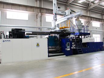 Stroj na vstřikování plastů