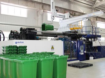 Stroj na vstřikování plastů