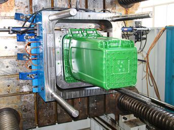 Stroj na vstřikování plastů