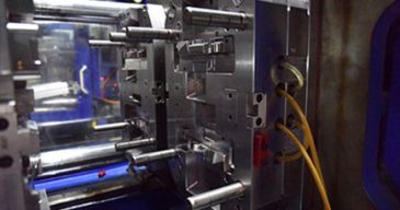 Dvouranové vstřikování